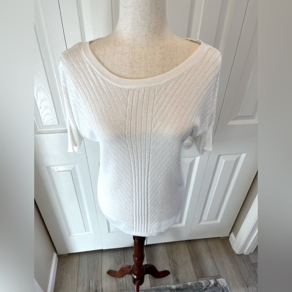 NWOT-Apt. 9 Short Sleeve Crew Neck Sweater. - Picture 3 of 9